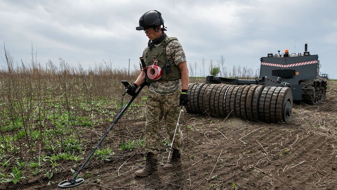 Тривають роботи з гуманітарного розмінування у Бучанській громаді: зберігається небезпека поблизу Мироцького