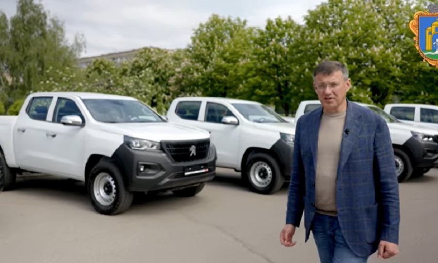 Бровари передали для ЗСУ сім пікапів за кошти міського бюджету (ВІДЕО)