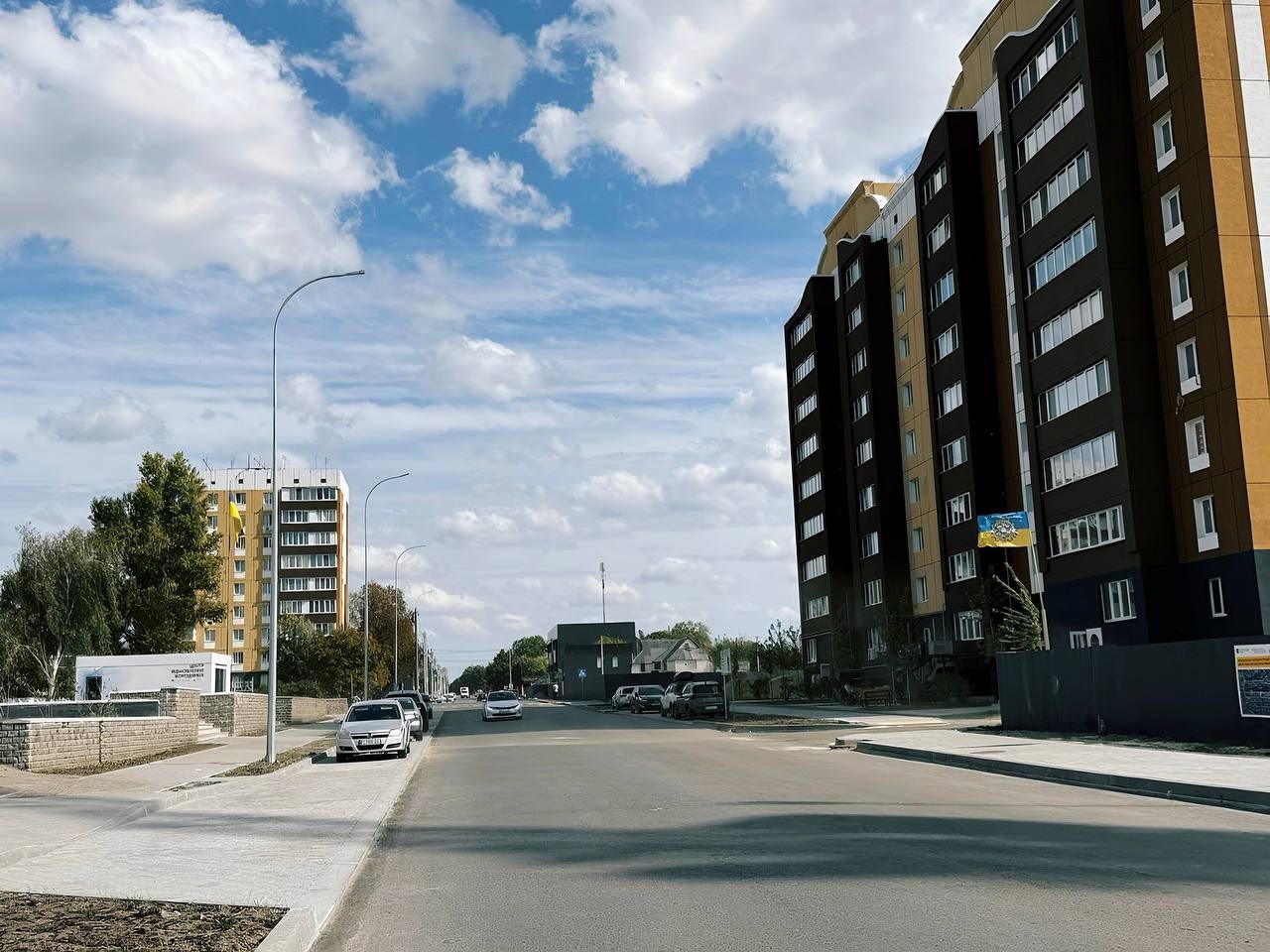 У Бородянці триває реконструкція вулиці Центральної з урахуванням енергоефективності та доступності
