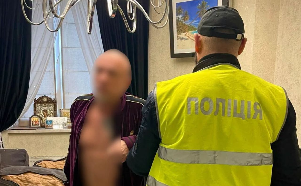 Замкнули в квартирі та били: на Київщині подружжя підозрюють у вимаганні 40 тисяч євро (ФОТО)