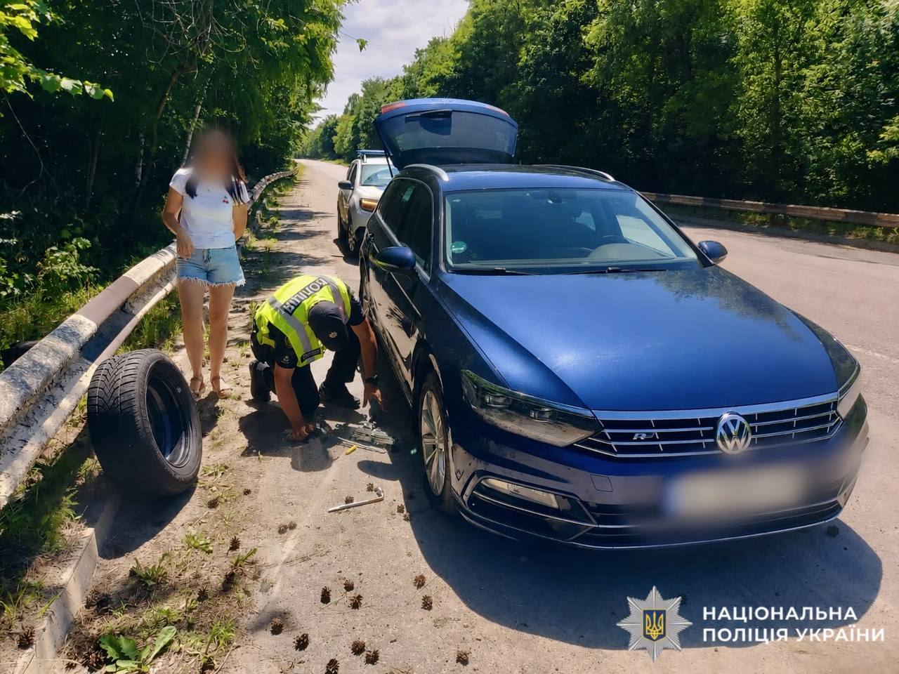 Допомога посеред дороги: на Білоцерківщині поліцейські виручили жінку