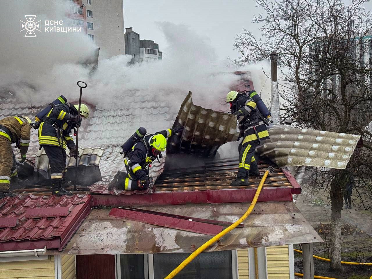 У Борисполі рятувальники ліквідували пожежу в приватному будинку