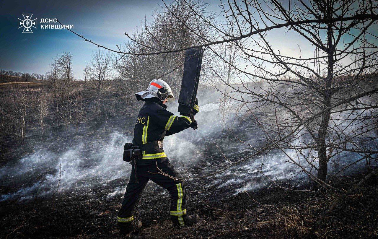 43 пожежі за добу на Київщині: є загиблий. Рятувальники закликають зупинити випалювання сухостою