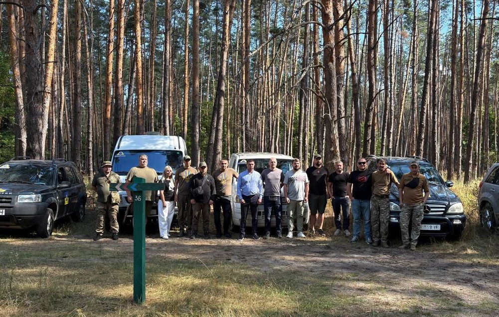 П’ять автомобілів та генератор з Ірпеня вирушили на різні напрямки фронту