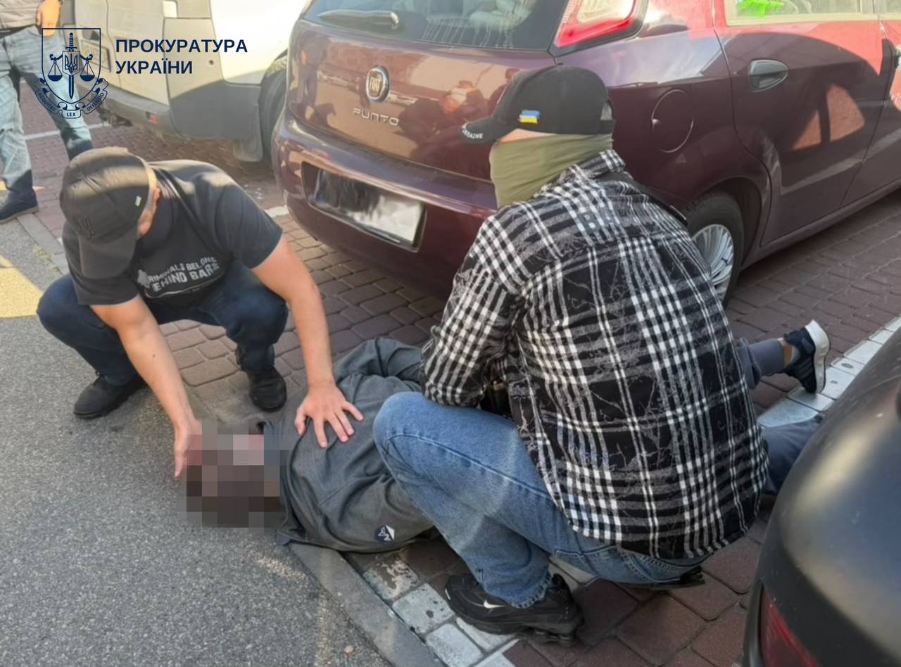 За $15 тисяч обіцяв виїзд до Румунії: на Київщині повідомили про підозру чоловіку