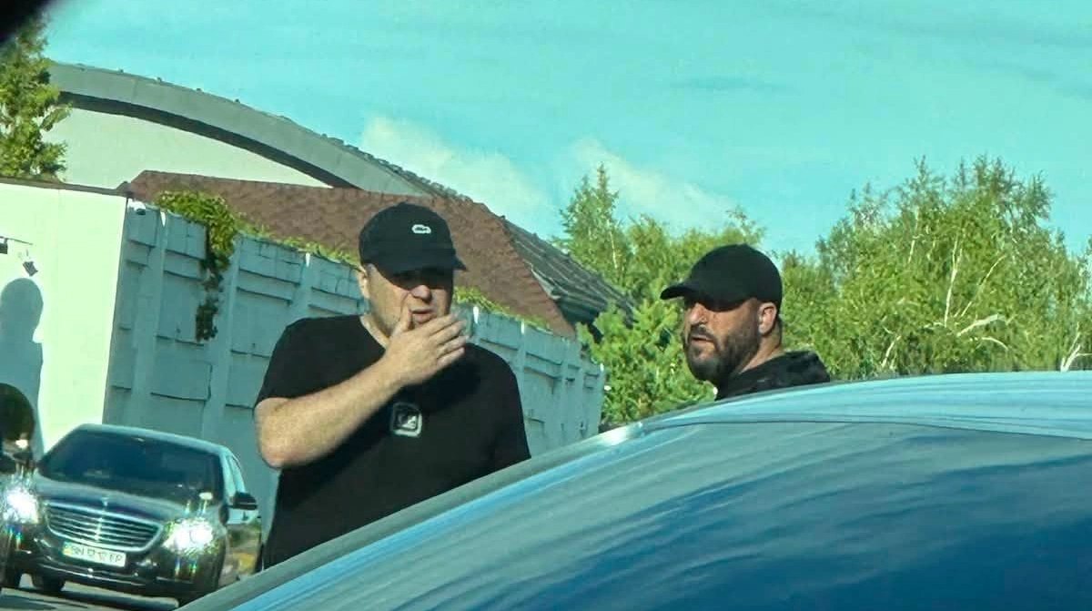 У заміському комплексі під Києвом напали на знімальну групу "Української правди" (ФОТО)