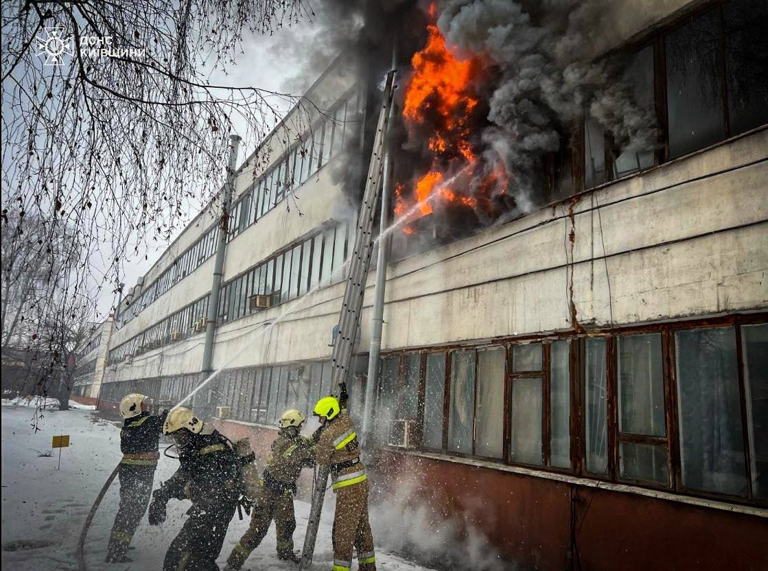 Пожежа в офісній будівлі в Білій Церкві: рятувальники евакуювали чоловіка