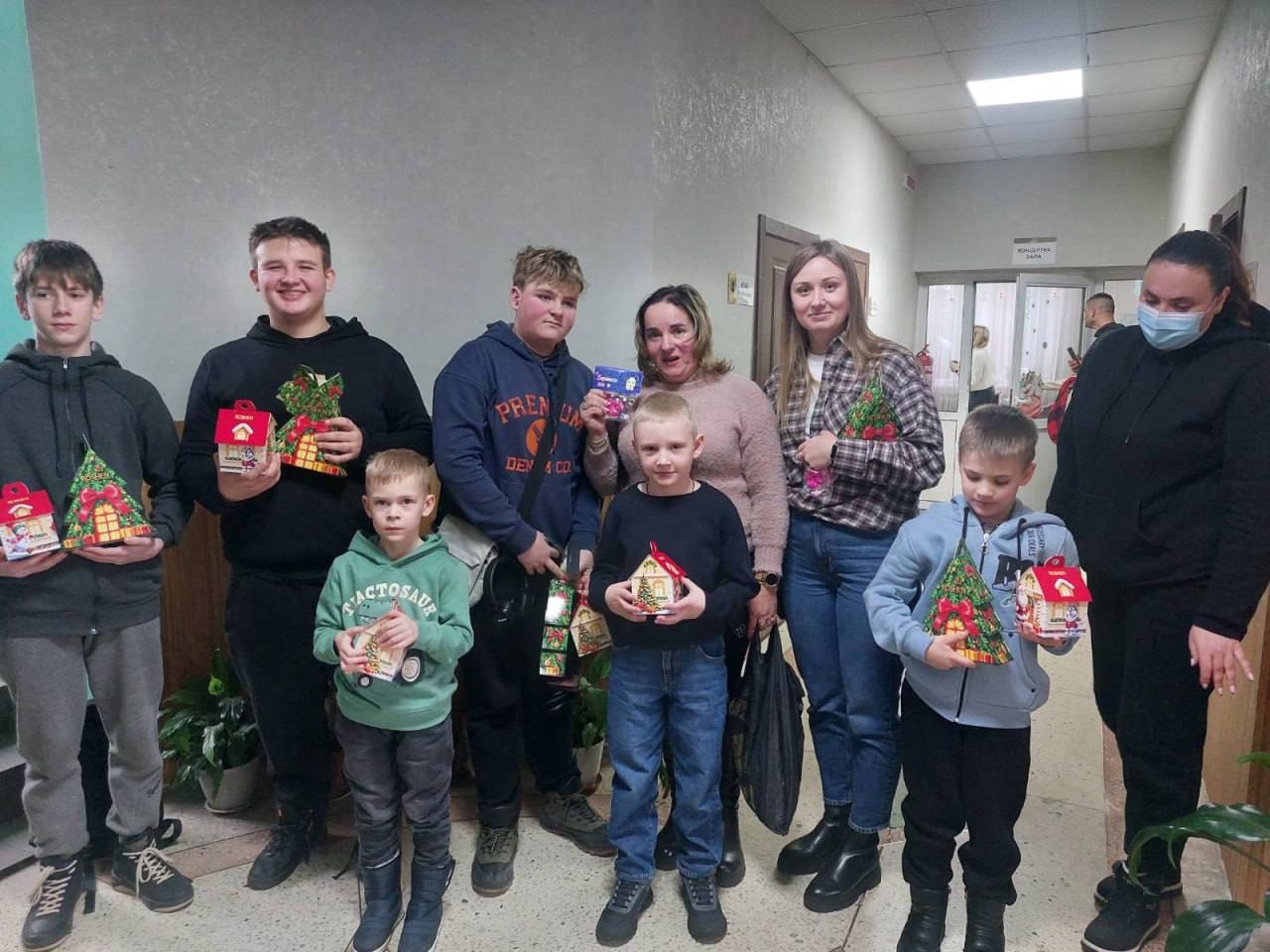 На Вишгородщині 300 дітей Захисників отримали новорічні подарунки від «Ротарі Клуб Київ»