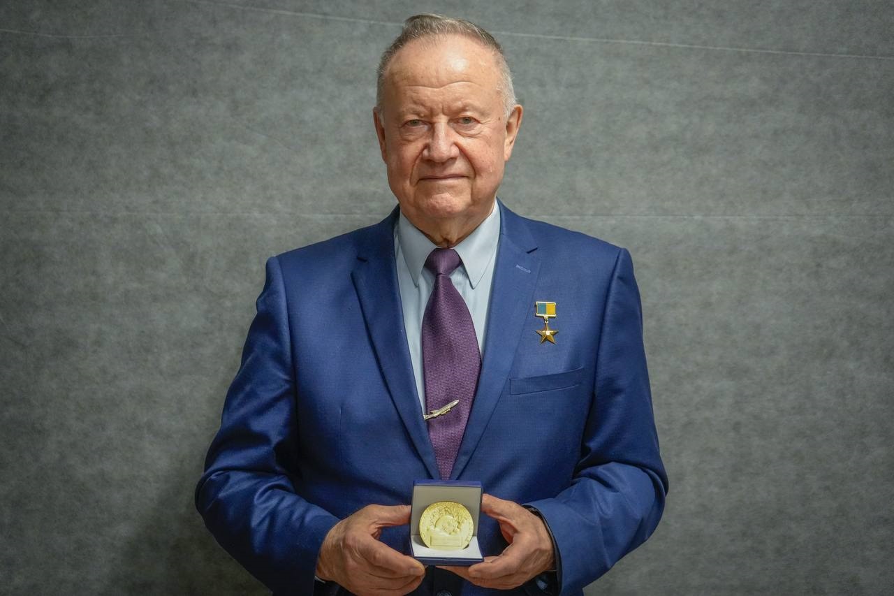 Бучанець Олександр Галуненко — перший українець, удостоєний Золотої авіаційної медалі FAI