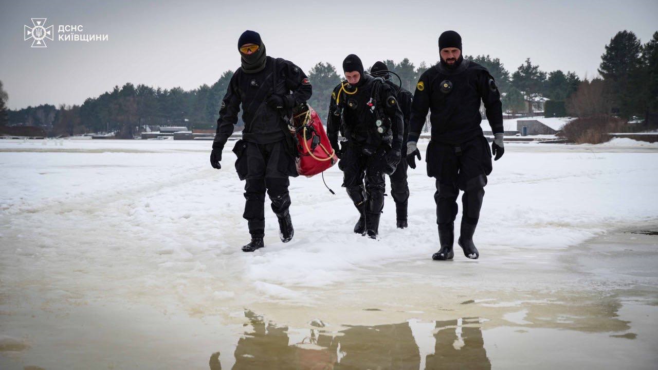 У Вишгородщині на водоймі тривають пошуки водія, який провалився під кригу