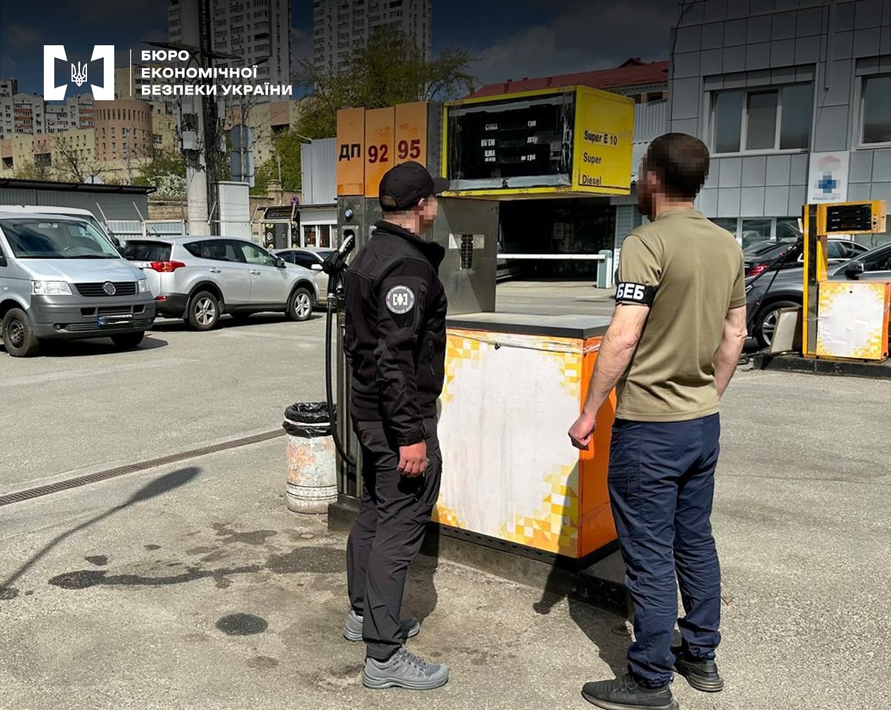 Податківці перевіряють АЗС Київщини: шукають нелегальні точки