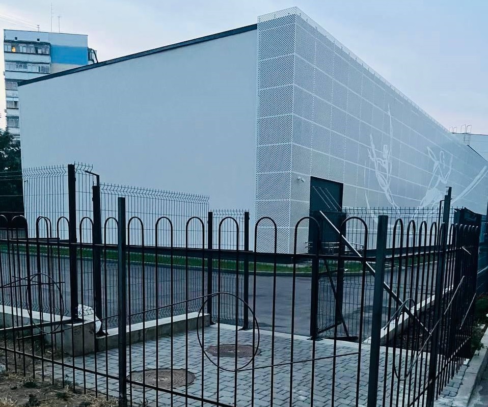 У Броварах мешканці будинку перекрили прохід до укриття ліцею під час нічної атаки