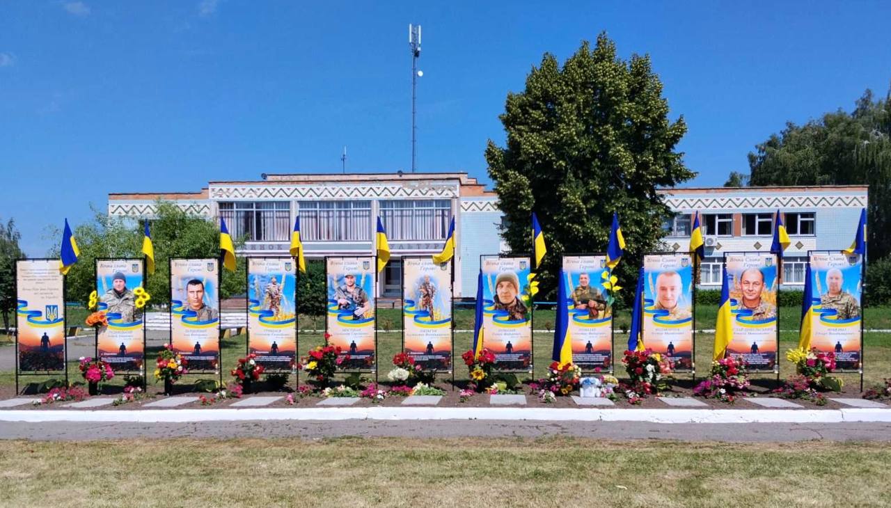 У Таращанській громаді відкрили нові банери з портретами загиблих Захисників