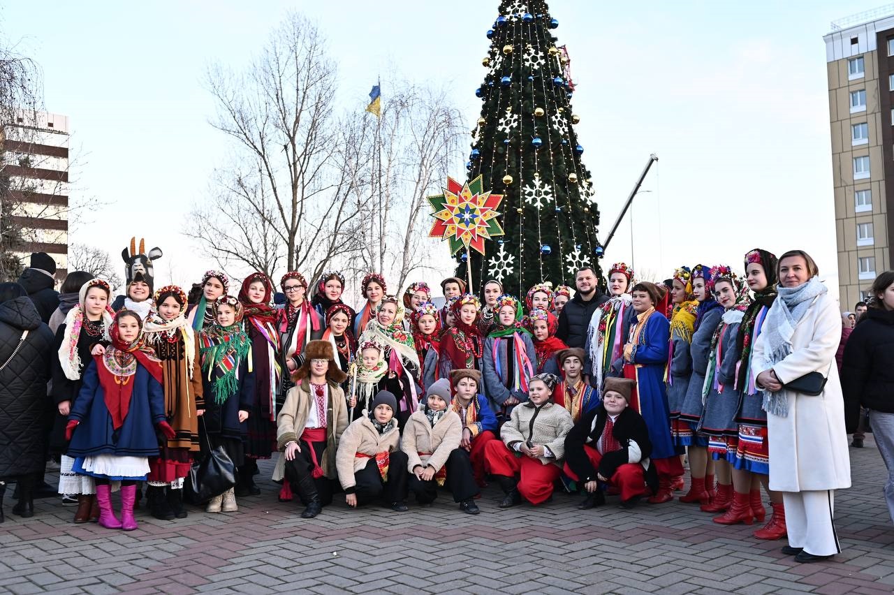 У Бородянці засвітили головну ялинку до Дня Святого Миколая