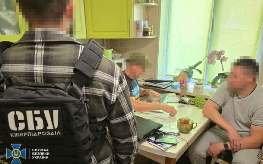 Працівника хімзаводу на Київщині підозрюють у коригуванні російських ударів