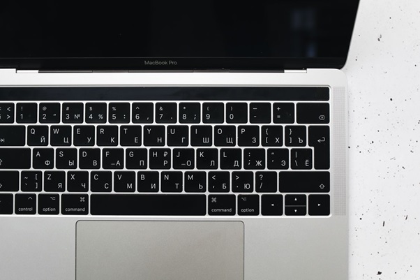 Як організувати робоче місце на базі Apple MacBook Pro?