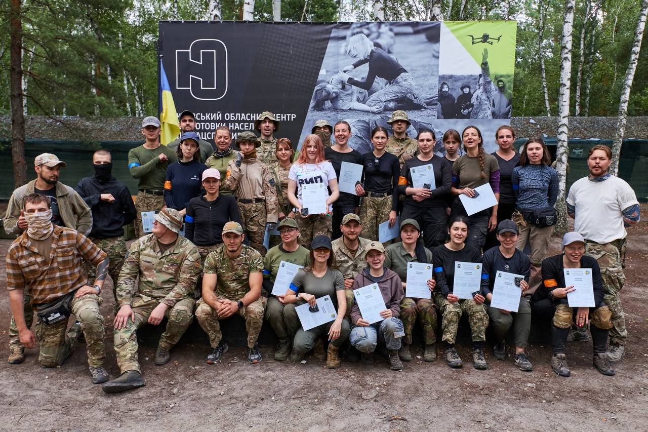 На Київщині ще одна група курсантів завершила базову підготовку до національного спротиву.