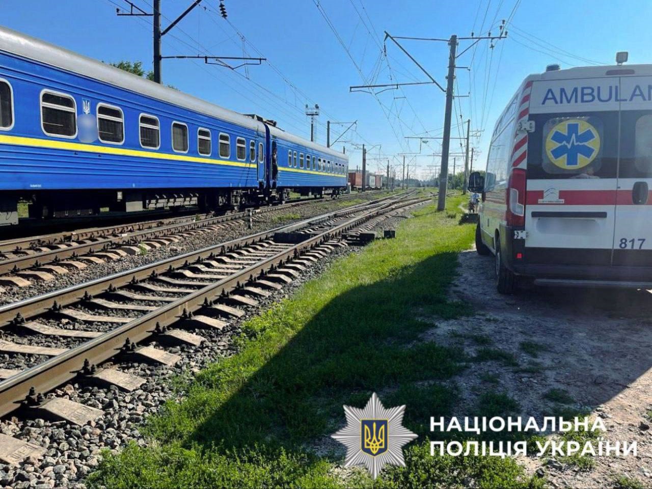 У Вишневому під колесами потяга травмувався чоловік