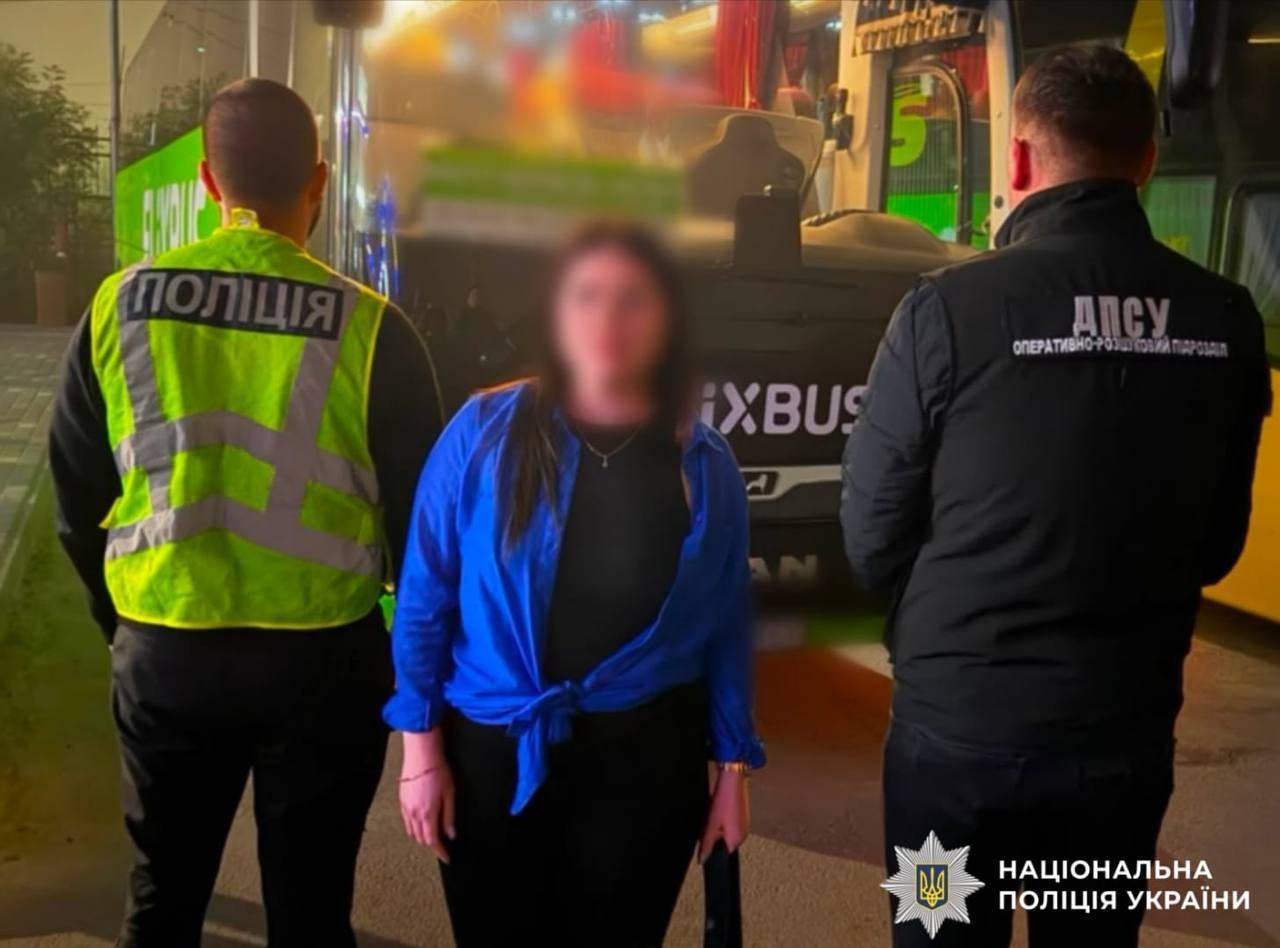 Поліція викрила схему торгівлі людьми: жінку підозрюють у вербуванні українок для сексуальної експлуатації за кордоном