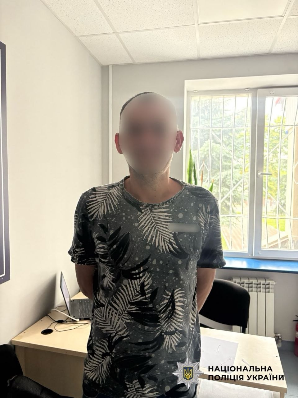 Проник до житла та скоїв грабіж: на Київщині чоловіку повідомили про підозру