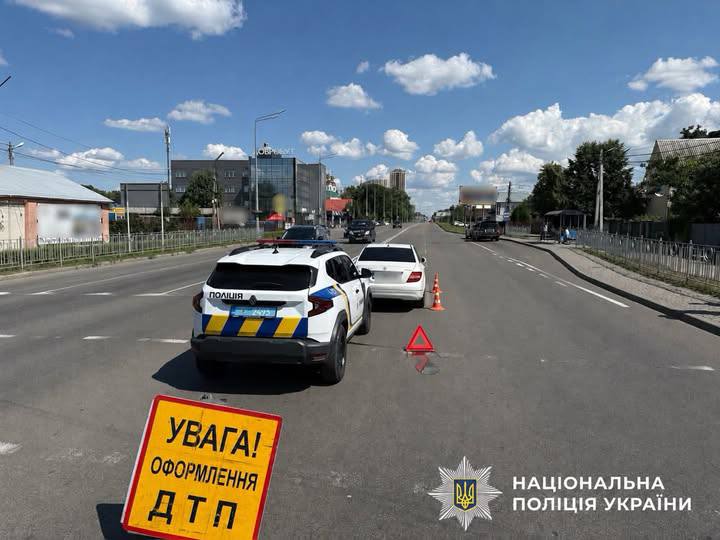 Поліція встановлює причини аварії, у якій травмувалася пішохідка