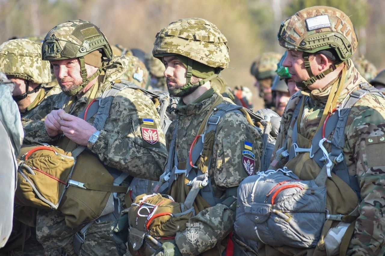 Сьогодні Україна вшановує піхотинців, які тримають фронт
