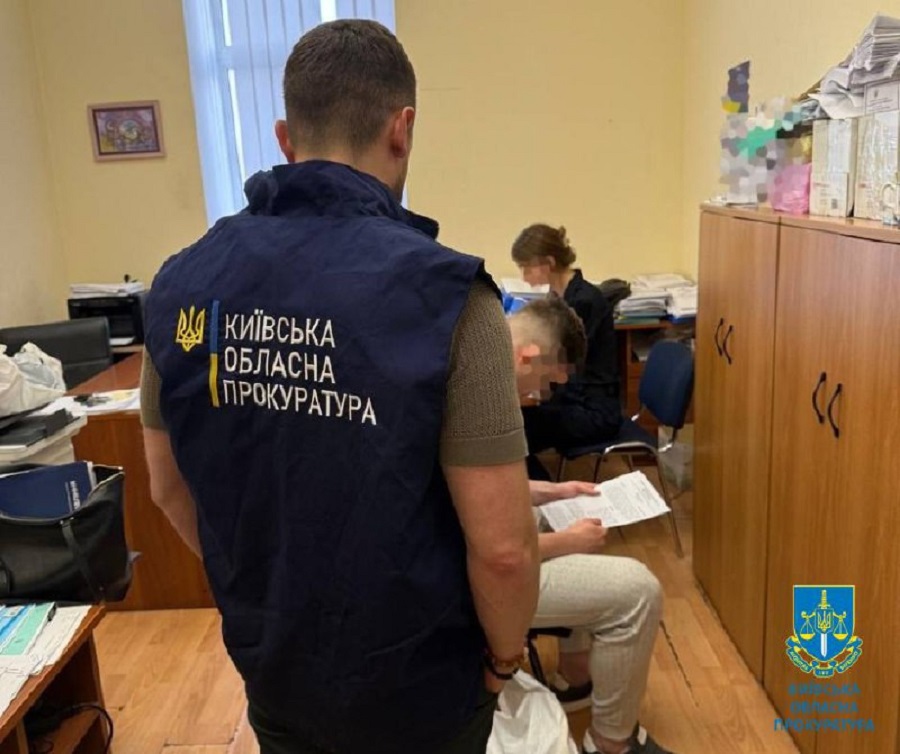 На Київщині взяли під варту чоловіка за хабар у 24 тис. доларів завідувачці лікарні