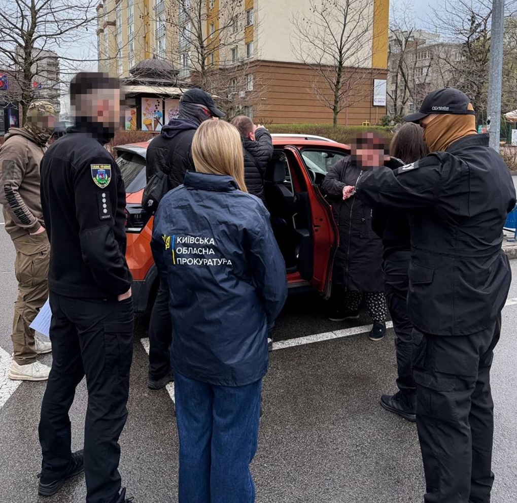 20 тисяч доларів за фіктивний діагноз: на Київщині викрили схему впливу на лікарів