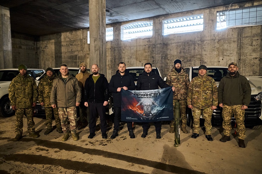 Київщина передала 6 пікапів підрозділу «Архангел» 114-ї бригади ТрО