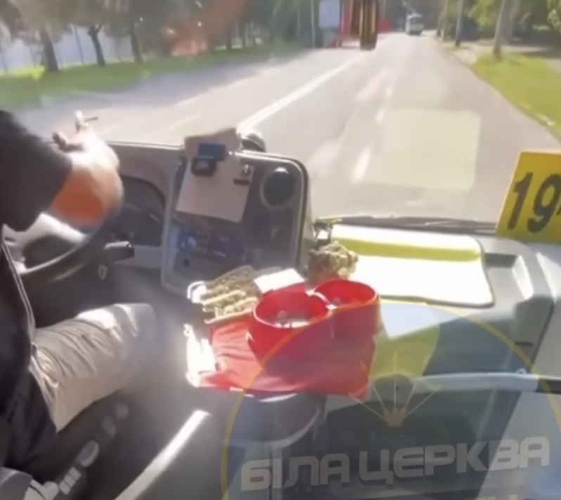 Скандал у маршрутці в Білій Церкві: водій палив під час рейсу