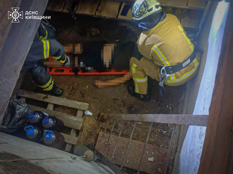 У Морозівці на Броварщині рятувальники дістали тіло загиблого з погреба