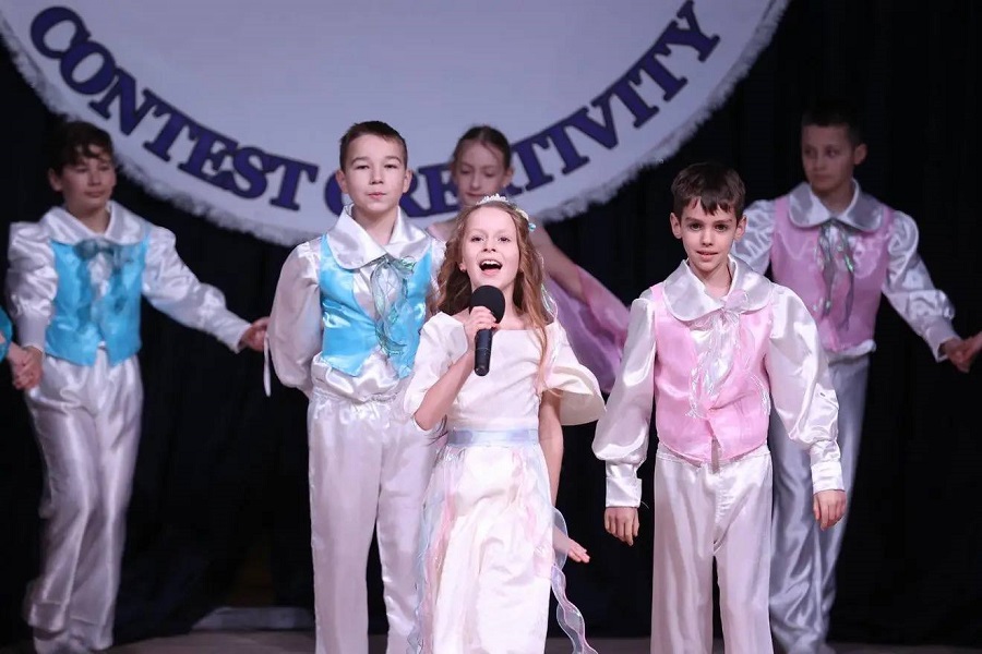 Юна співачка з Бучі перемогла на міжнародному фестивалі «PROFEST»