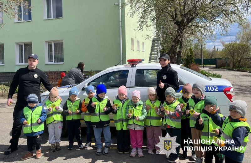 Правила дорожнього руху: правоохоронці Київщини зустрілися із дошкільнятами