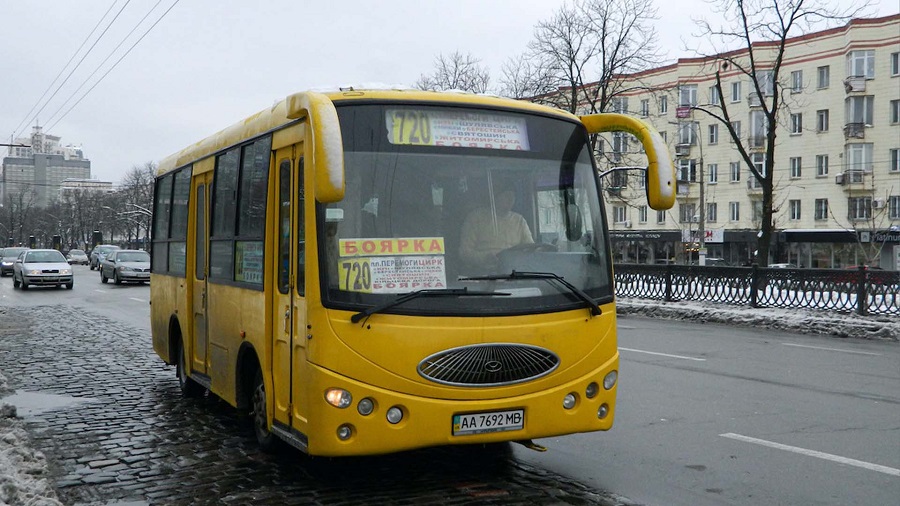 Проїзд до Києва подорожчав: ціни у маршрутках сягають 200 грн