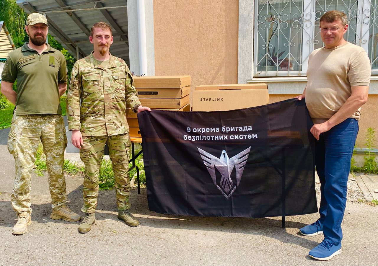 Броварська громада передала військовим 12 комплектів Starlink