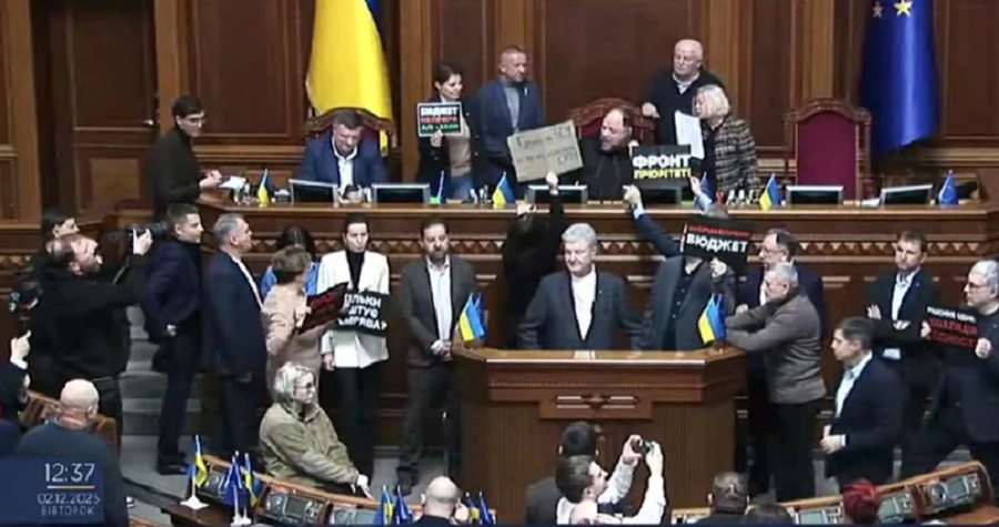 «Європейська Солідарність» заблокувала трибуну Ради з вимогою відставки уряду