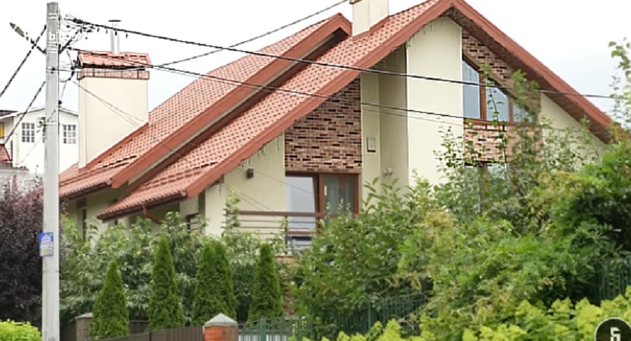 Родичі екскерівника безпеки Київоблгазу мають колекцію нерухомості, проте не гребують прибрати до рук й квартиру від держави