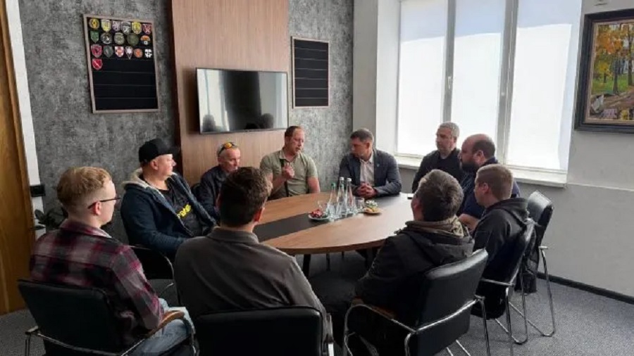 В Ірпені провайдерів зібрали через скарги мешканців на кабелі в місті