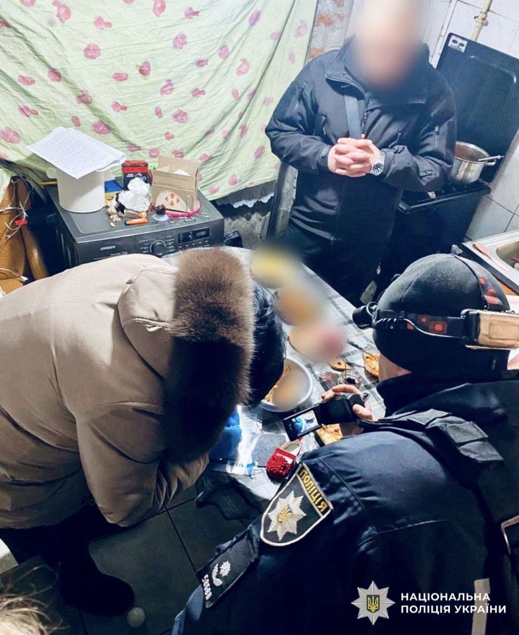 Розповсюджував психотропи PVP: поліція Київщини повідомила про підозру зловмиснику