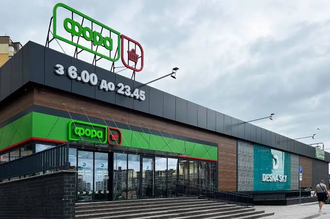 Влучання у «Фору» на Київщині: з місця повідомляють про людей, які потребують допомоги
