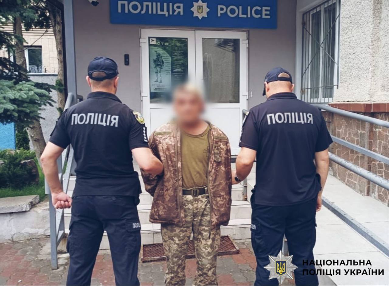 На Київщині військовослужбовцю повідомили про підозру у вбивстві двох людей
