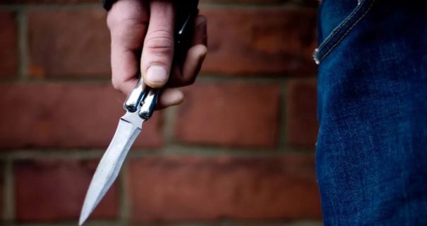 На Київщині чоловік із ножем напав на підлітка та поранив ще одного чоловіка