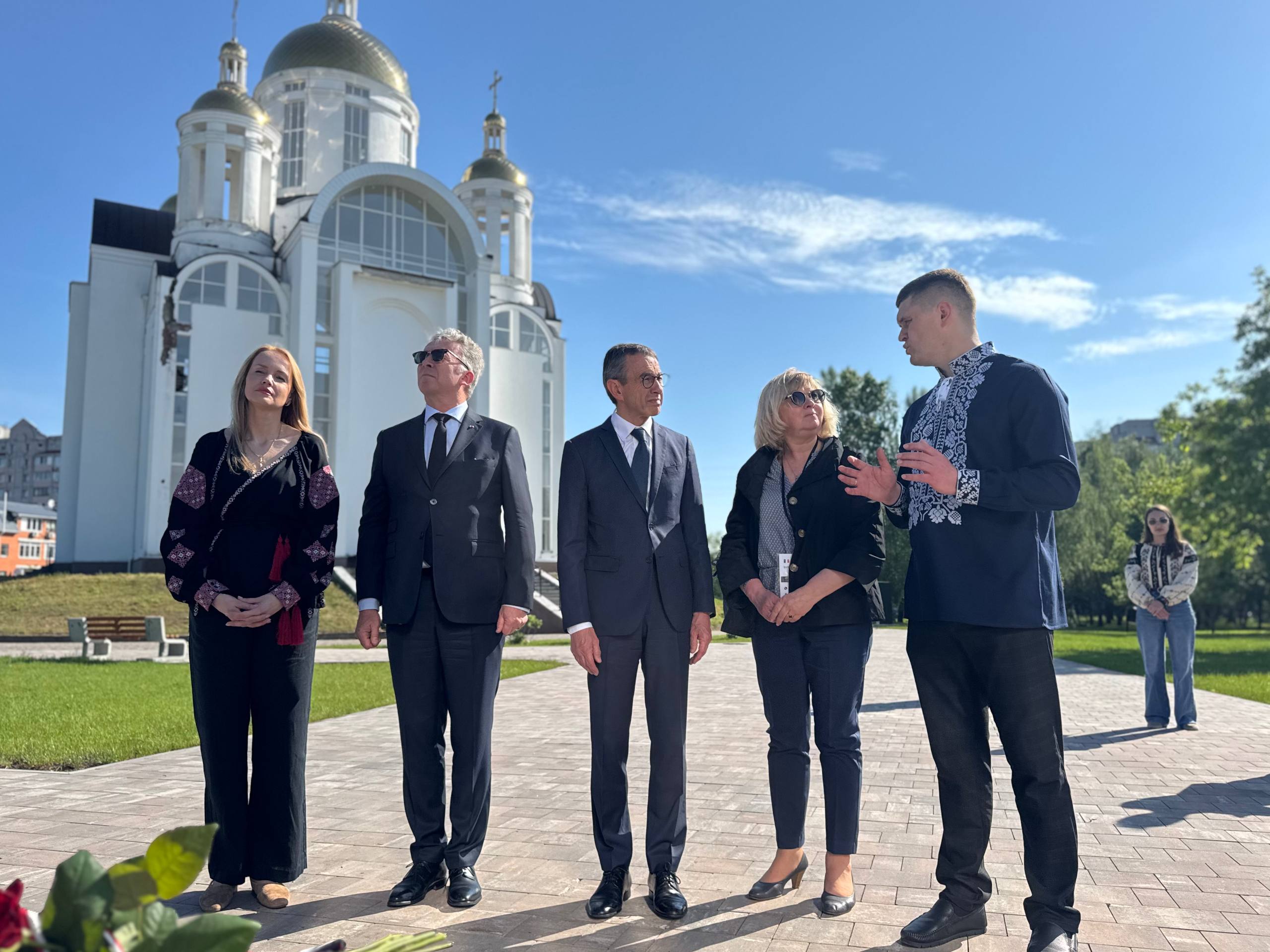 Бучу відвідали французькі парламентарі на чолі з президентом партії паном Бруно Ретайо