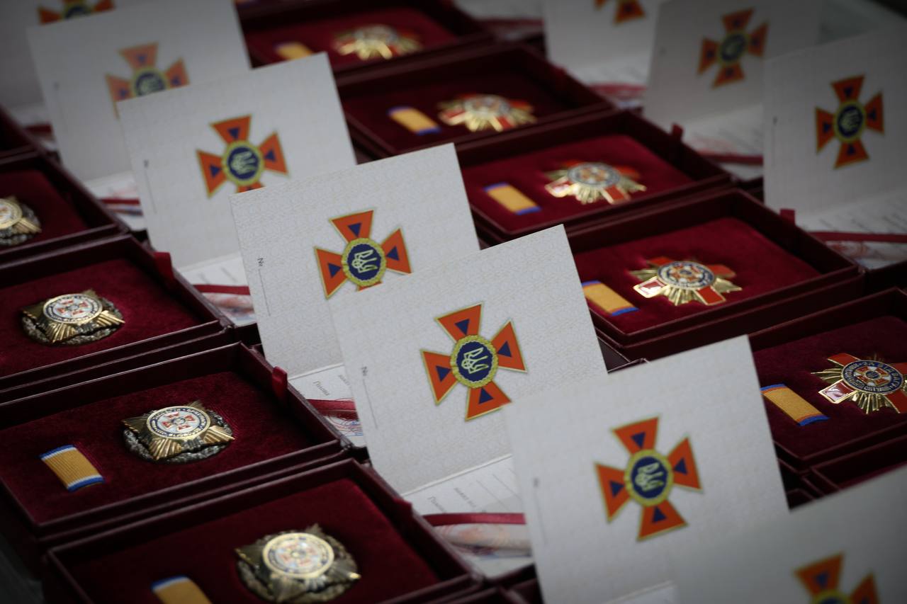 Працівники ДСНС Київщини отримали почесні нагороди у професійне свято (ФОТО)