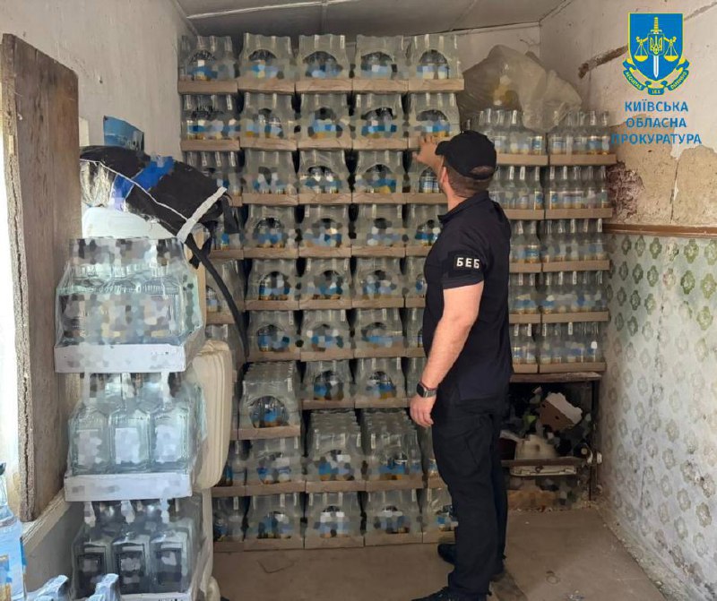 На Київщині викрили масштабну схему продажу фальсифікованого алкоголю та цигарок