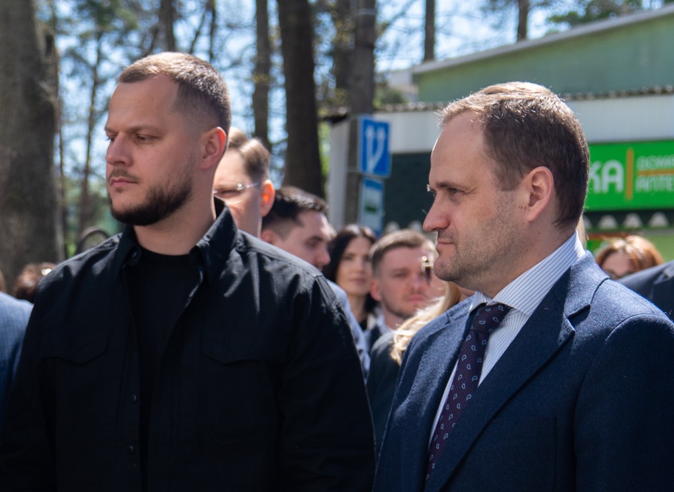 Терміновість на папері: Калашник і Кулеба погодили безтендерні водні підряди на 801 млн (ФОТО, СКРИНШОТИ)
