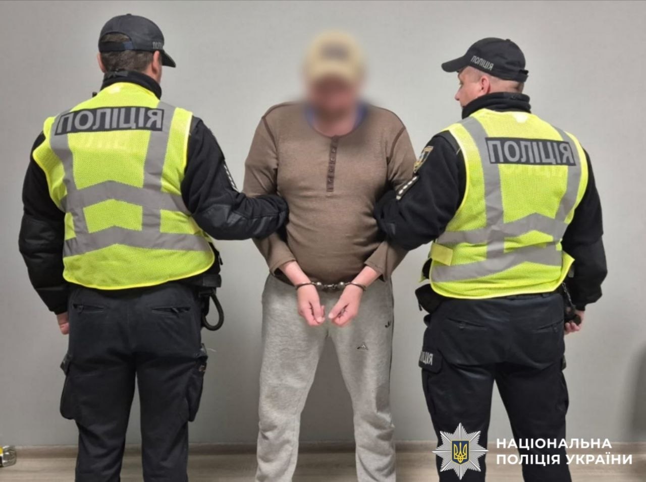 У Яготині чоловік відкрив стрілянину з вікна багатоповерхівки: його затримала поліція