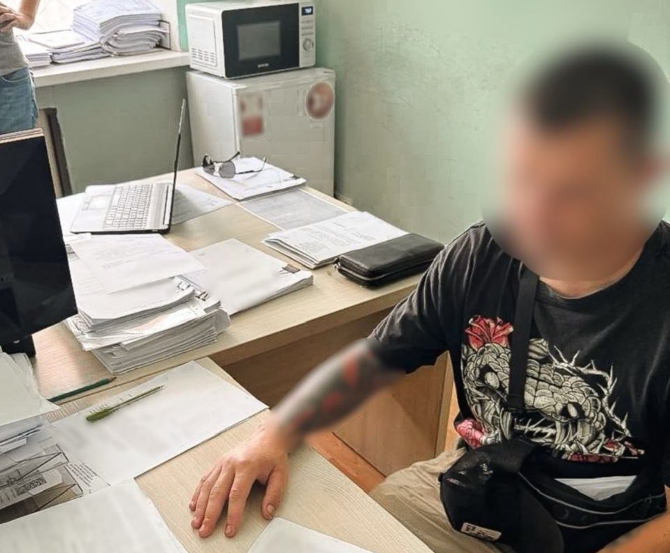У Макарові нетверезий водій BMW зіткнувся з мотоциклом: постраждали двоє підлітків