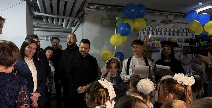 Навчальний рік почали в укритті: Зеленський приїхав до ліцею на Київщині