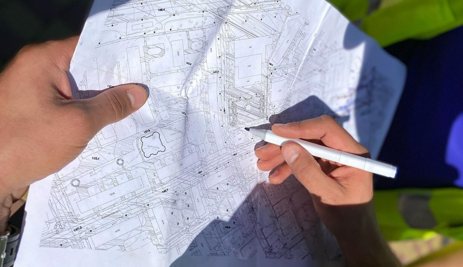 Перші кроки до безбар'єрності: у Бучі почали обстеження інженерних мереж